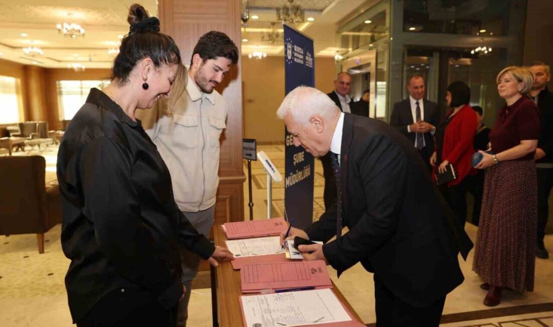 Bursa Büyükşehir Belediyesi, Bağımlılıkla Mücadele İçin Eğitim ve Destek Programlarını Sürdürüyor Bursa Büyükşehir Belediyesi, bağımlılıkla mücadele çalışmalarını sürdürüyor. Başkan Mustafa Bozbey,