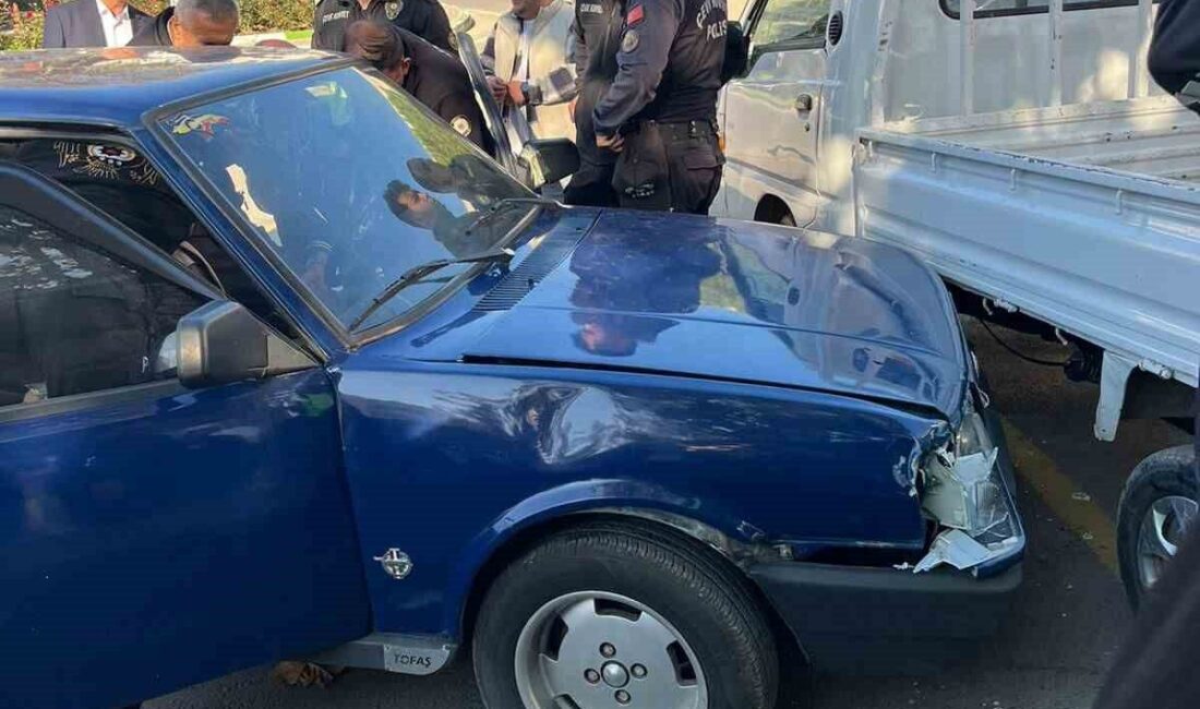 Bursa’da Otomobil Kamyonete Çarparak Kaza Yaptı, Sürücü Hastaneye Kaldırıldı Bursa'nın Gemlik ilçesinde H. Ö. kontrolü kaybedip kamyonete çarptı. Olayı