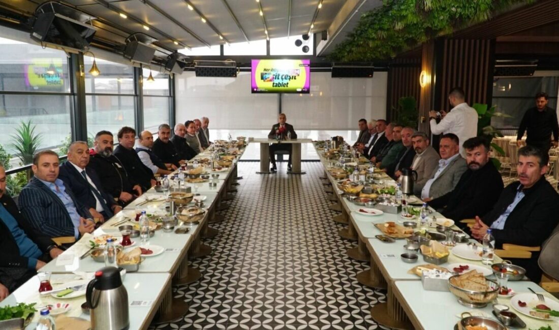 Bursa'da düzenlenen toplantıda, Doğu ve Güneydoğu dernekleri barış sürecine destek