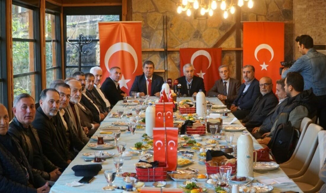 Bursa’da Siirtliler Derneği’nin 28. yılı kutlandı, terörsüz Türkiye vurgusu yapıldı. Bursa Siirtliler Derneği, 28. yılını kutladığı etkinlikte, Doğu ve Güneydoğu