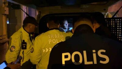 Bursa'nın İnegöl ilçesinde bir minibüs sürücüsü, polisin 'dur' ihtarına uymayarak