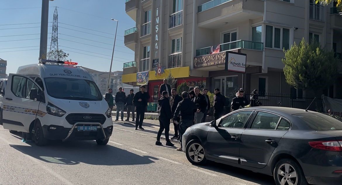 Bursa'nın Nilüfer ilçesinde Fevzi Köksal, eski sevgilisi Yasemin Bulut'u kafede