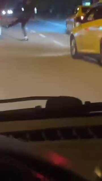 Bursa'da taksi şoförleri, korsan taşımacılık yaptığı öne sürülen bir sürücüyü