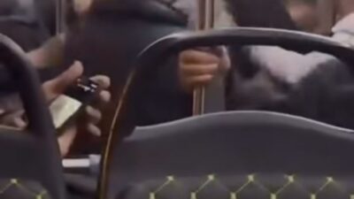 Bursa'nın Nilüfer ilçesinde bir belediye otobüsünde iki grup arasında başlayan