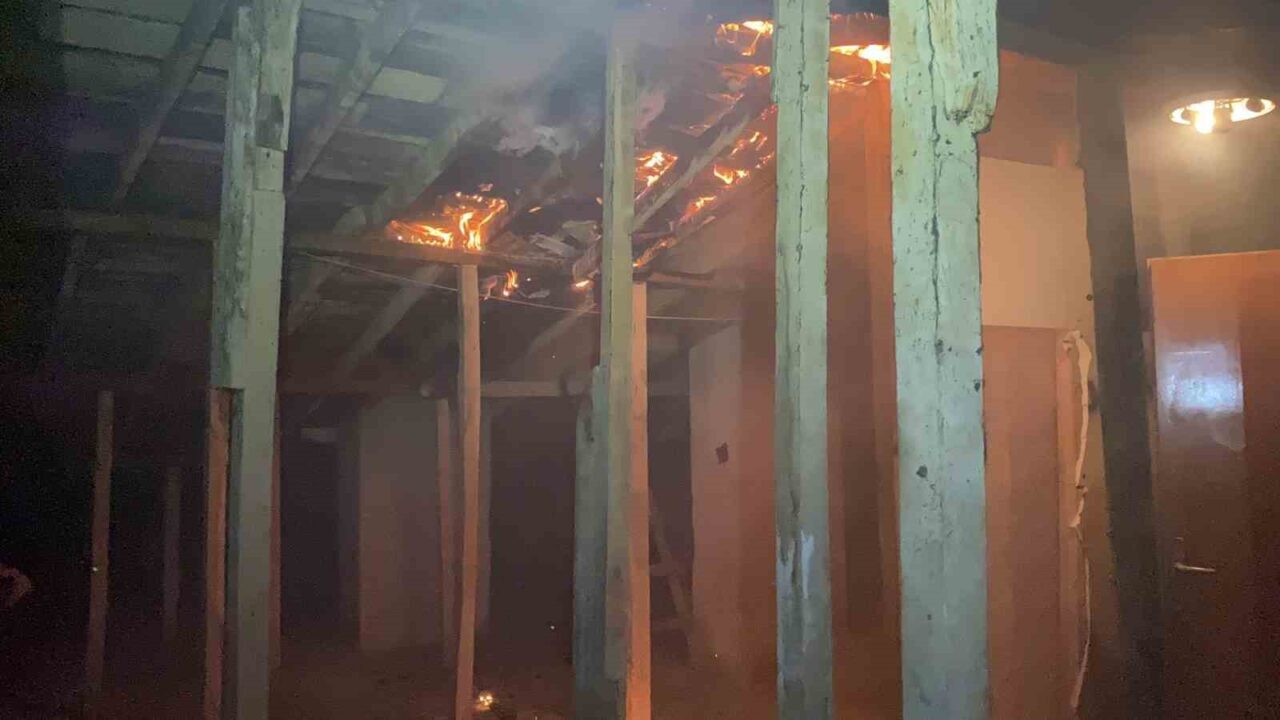 Bursa'nın Mudanya ilçesindeki bir apartmanda peş peşe çıkan yangınlar, sakinlerde