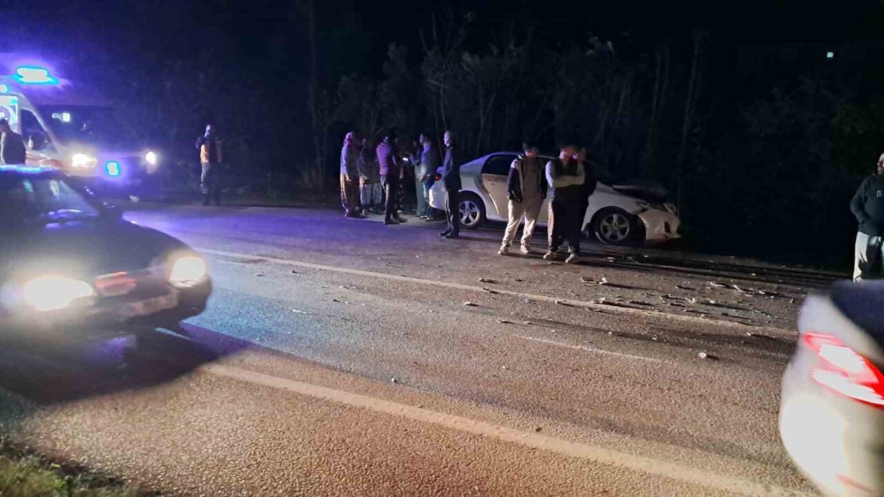 Bursa'nın İznik ilçesine bağlı Boyalıca Mahallesi'nde rulo saç yüklü tır