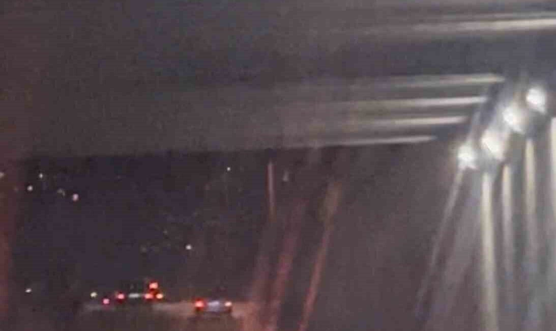 Bursa’da Tehlikeli Şerit Değiştiren Sürücüler Kameralara Yansıdı Bursa'nın Yıldırım ilçesinde trafikte makas atan ve hızlı şerit değiştiren