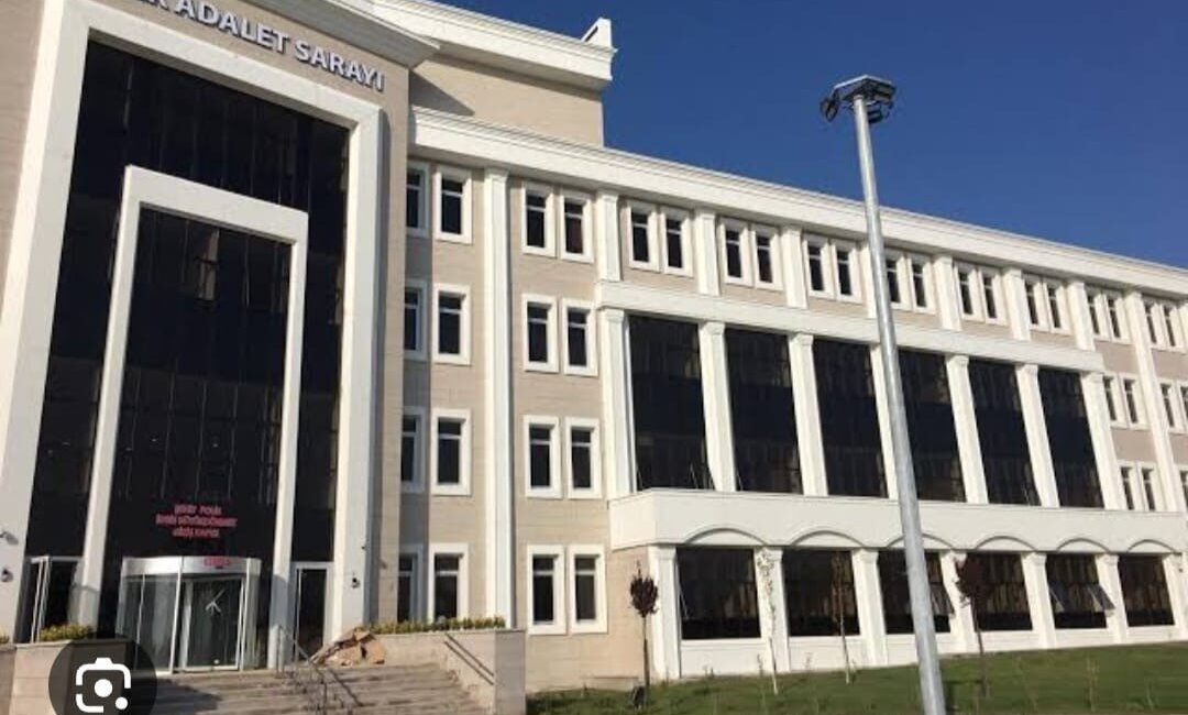 Bursa'nın Gemlik ilçesinde düzenlenen yasa dışı sanal bahis operasyonunda, 10