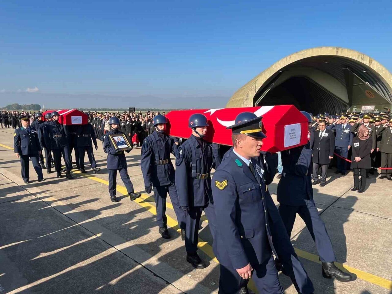 Gürcistan'daki uçak kazasında hayatını kaybeden Bursalı Binbaşı Serdar Uslu ve