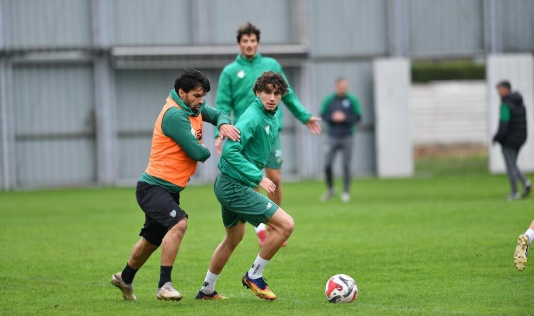 Bursaspor, Fethiyespor ile oynayacağı maç için antrenmanlarını tamamlayarak kampa girdi.