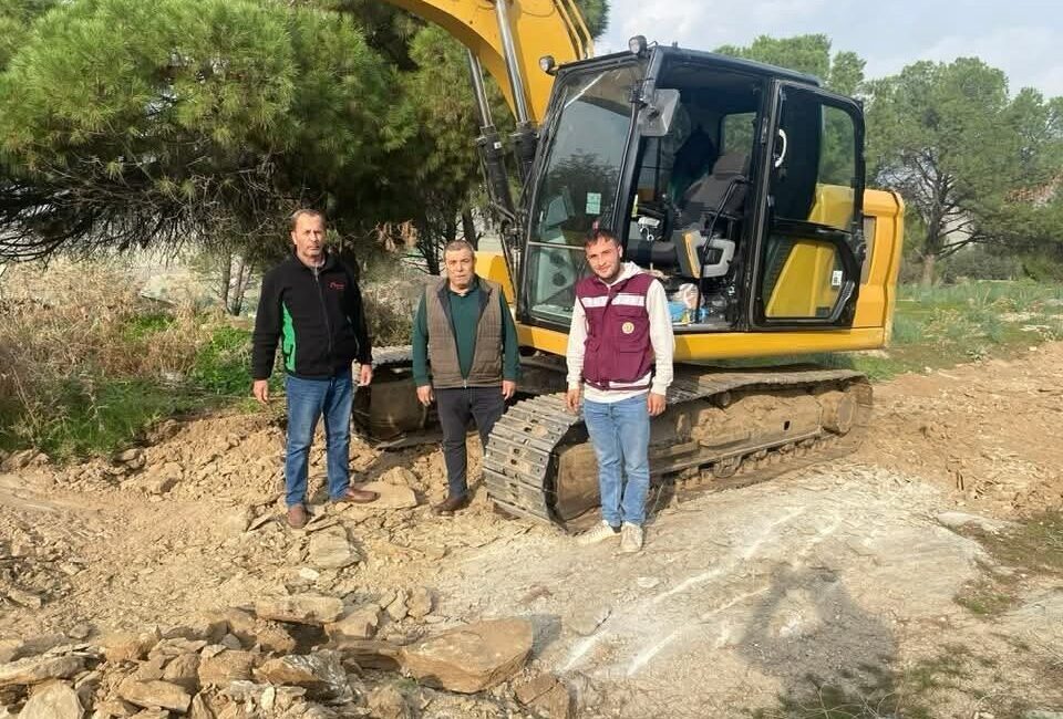Aydın Orman İşletme Müdürlüğü, Burunköy Mahallesi'nde yangın yolları açma çalışmalarına