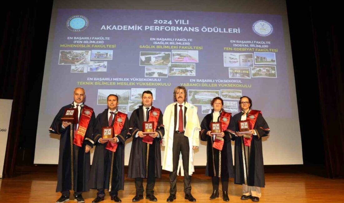 Bursa Uludağ Üniversitesi, 2024 yılına dair Akademik Performans Ödül Töreni'nde