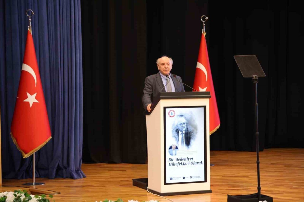 Zonguldak Bülent Ecevit Üniversitesi'nde düzenlenen "Bir Medeniyet Mütefekkiri Olarak Sezai