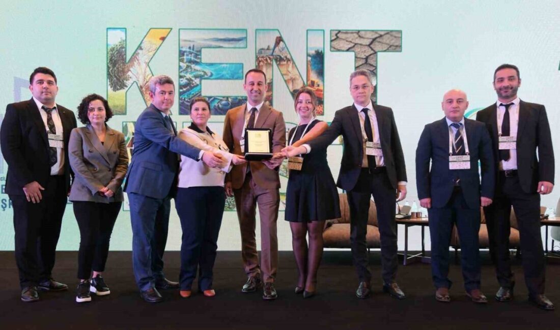 Büyükçekmece Belediyesi, KentFest 2025’te “En İyi Akıllı Şehir Yönetişimi” Ödülünü Kazandı Büyükçekmece Belediyesi, Kentsel Dönüşüm ve Şehircilik Vakfı'nın düzenlediği KentFest 2025’te,