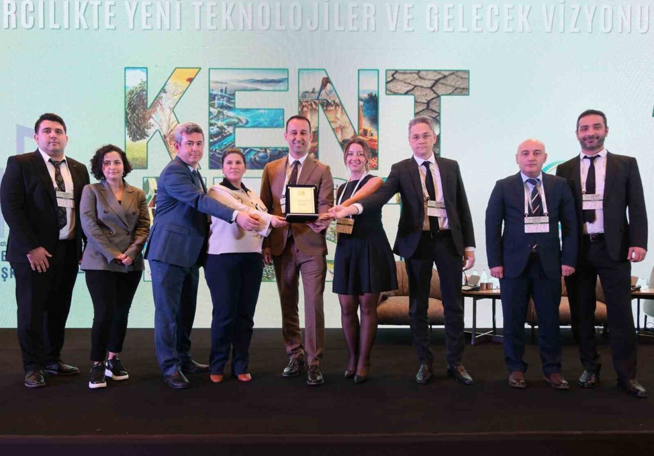 Büyükçekmece Belediyesi, KentFest 2025’te “En İyi Akıllı Şehir Yönetişimi” Ödülünü Kazandı