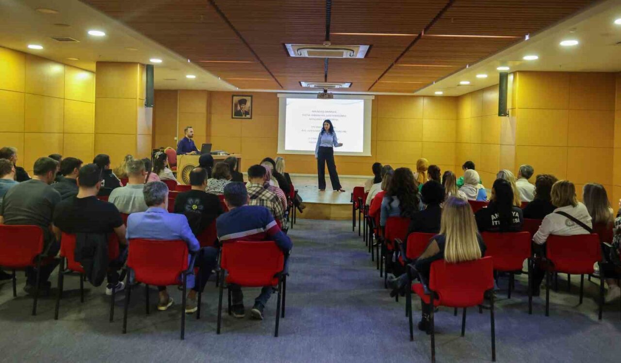Antalya Büyükşehir Belediyesi, personeline "Aile İçi İletişim" eğitimi vererek, etkili