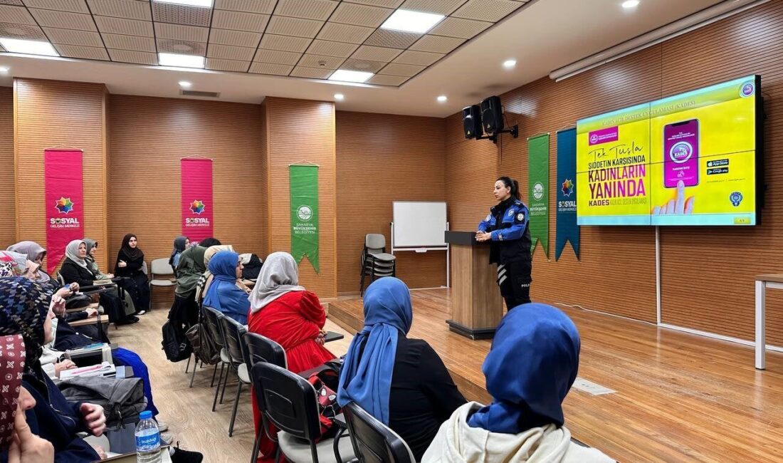 Sakarya’da Kadına Yönelik Şiddetle Mücadele İçin Farkındalık Programı Düzenlendi Sakarya Büyükşehir Belediyesi ile İl Emniyet Müdürlüğü, 25 Kasım Kadına