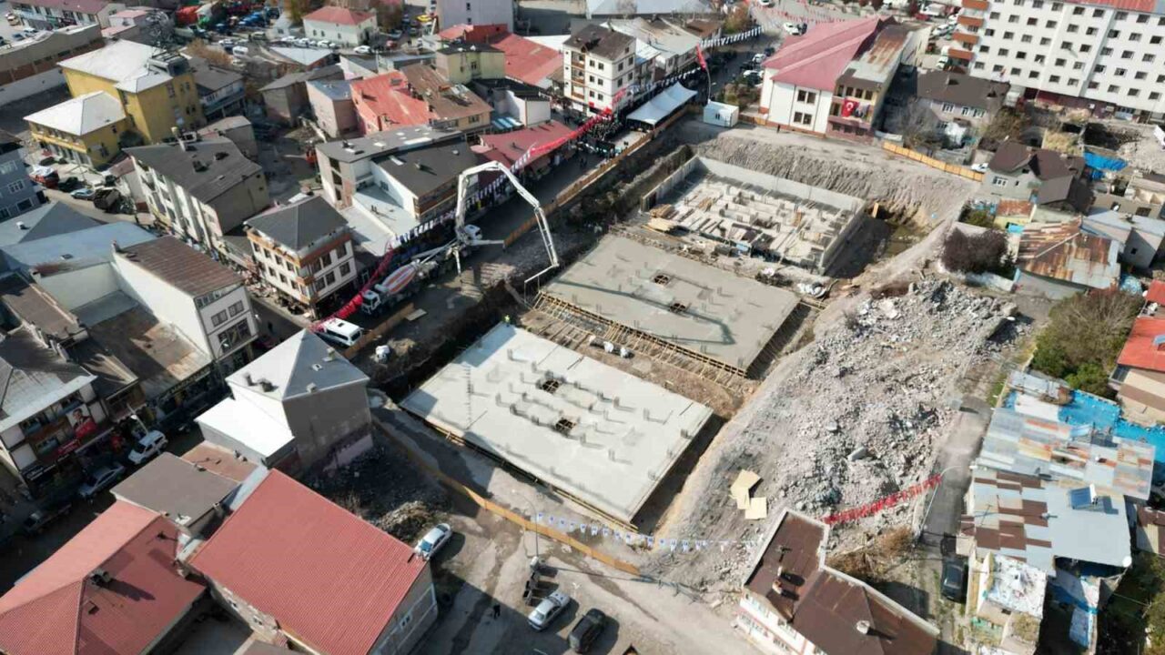 Erzurum Büyükşehir Belediyesi’nin Pasinler’de başlattığı kentsel dönüşüm projesinin temeli atıldı.