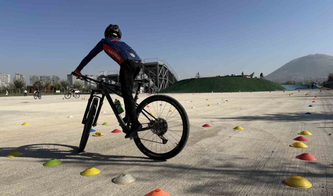 Kayseri’ye Türkiye’nin İkinci BMX Parkuru Kazandırıldı, Genç Sporcular İçin Eğitim Fırsatları Sunuluyor Kayseri Büyükşehir Belediyesi, Recep Tayyip Erdoğan Millet Bahçesi'nde Türkiye’nin ikinci