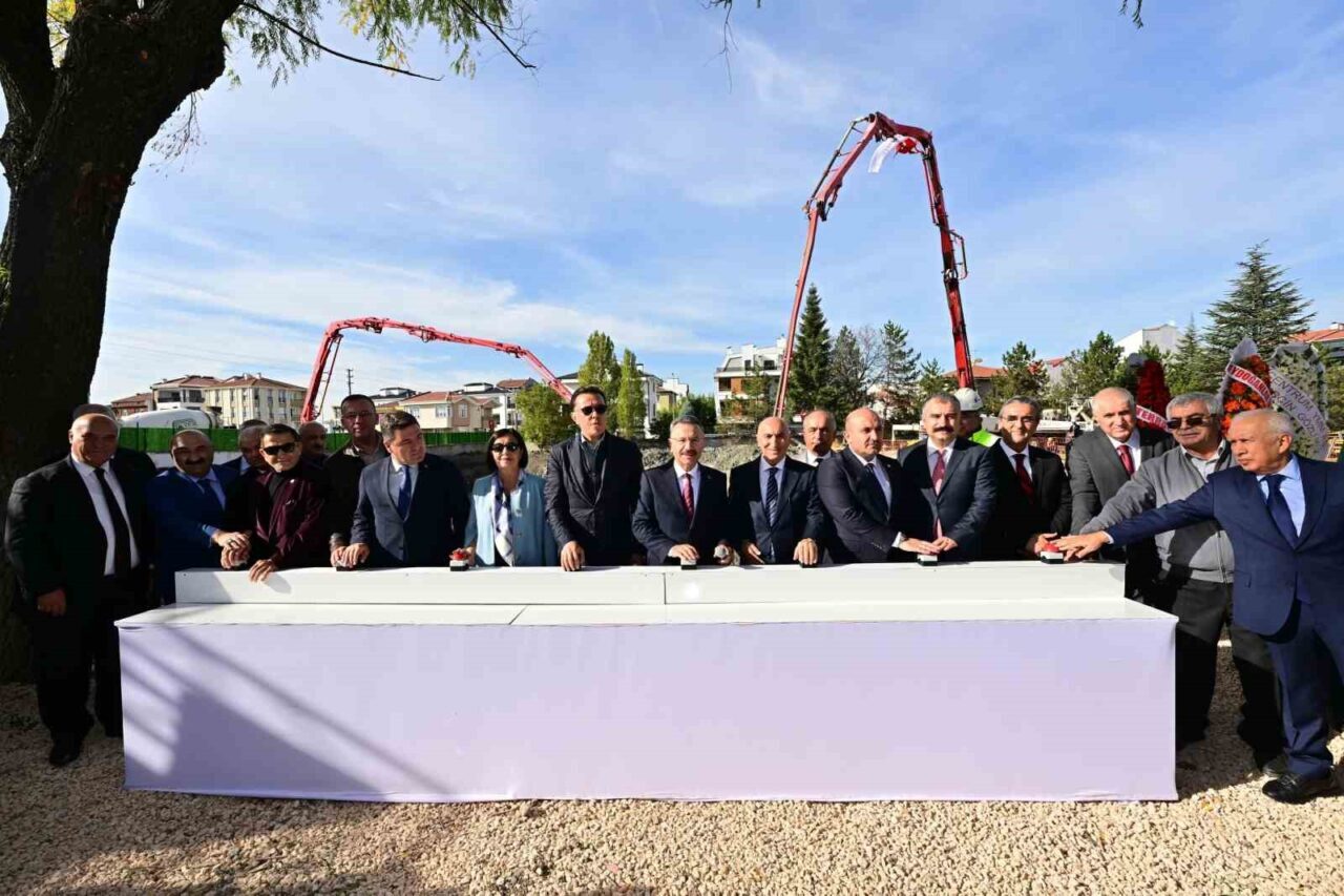 Eskişehir'de, Valisi Hüseyin Aksoy'un katılımıyla Cafer Güven Huzurevi Yaşlı Bakım