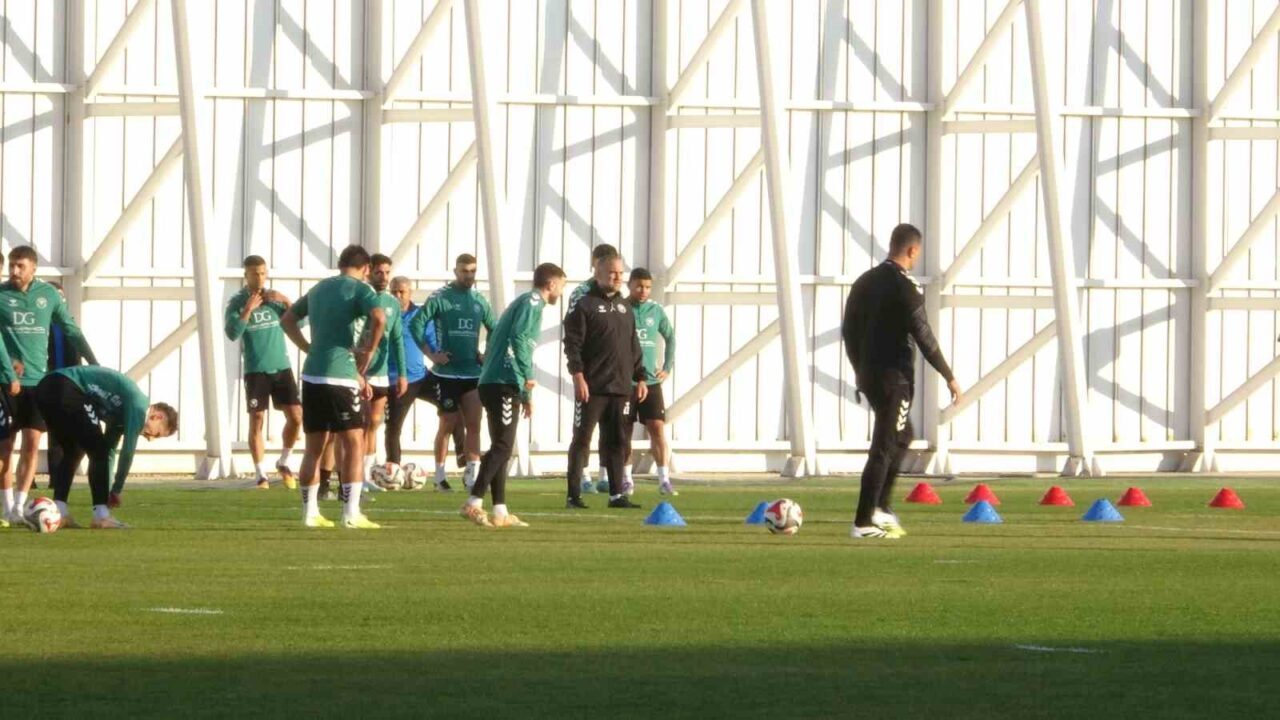 Konyaspor Teknik Direktörü Çağdaş Atan, Trabzonspor maçı öncesi takımın form