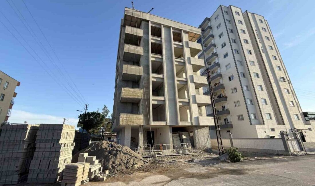 Adana’da İnşaatın 4. Katından Düşen İşçi Hayatını Kaybetti Adana'nın Yüreğir ilçesinde, 45 yaşındaki işçi Kubbettin Kaya, bir inşaatın