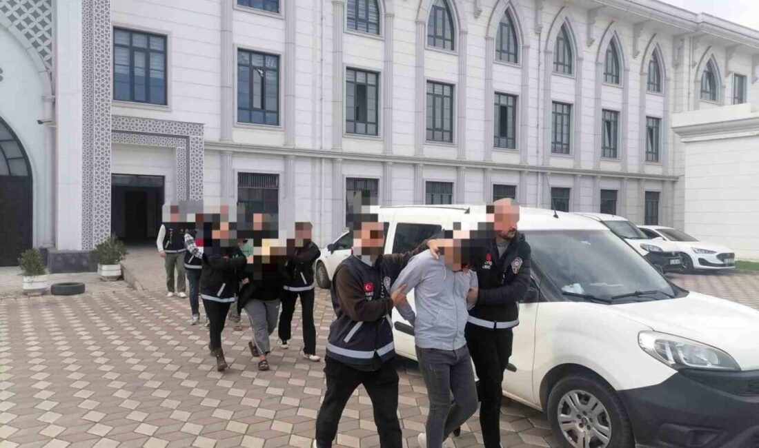 Kartepe’de Bıçaklı Kavga: 4 Çalışan Tutuklandı, 1 Kişi Hayatını Kaybetti Kartepe'de bir çamaşırhanede çıkan bıçaklı kavgada Abdolraouf Gorgani hayatını kaybederken,