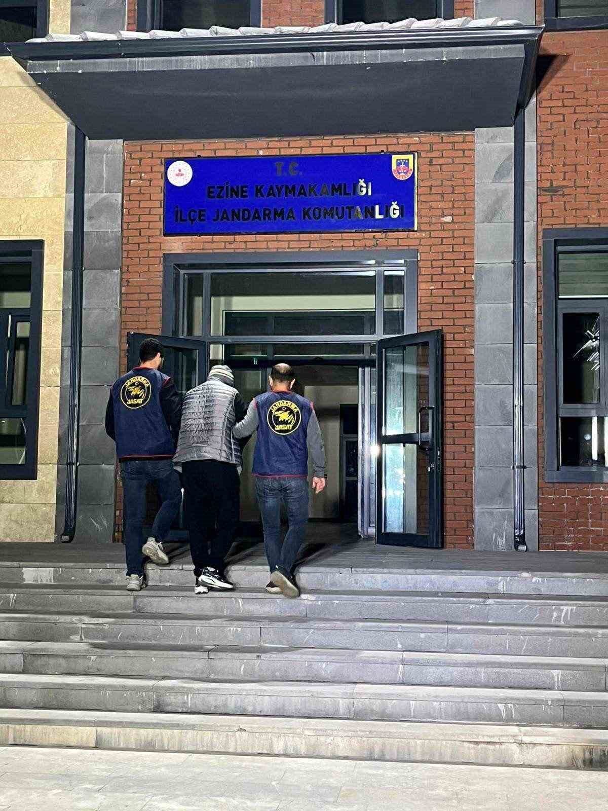 Çanakkale'de Jandarma, 17-23 Kasım tarihleri arasında gerçekleştirdiği operasyonlarda 15 kişiyi