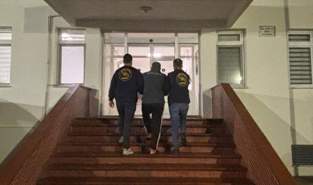 Çanakkale’de Aranan 7 Kişi Jandarma Operasyonlarıyla Tutuklandı Çanakkale'de Jandarma Dedektifleri JASAT, 3-9 Kasım tarihleri arasında yaptığı operasyonlarla