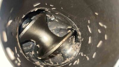 Çanakkale’nin Gökçeada ilçesinde bir şarküteride yapılan denetimlerde hijyen kurallarına uyulmadığı