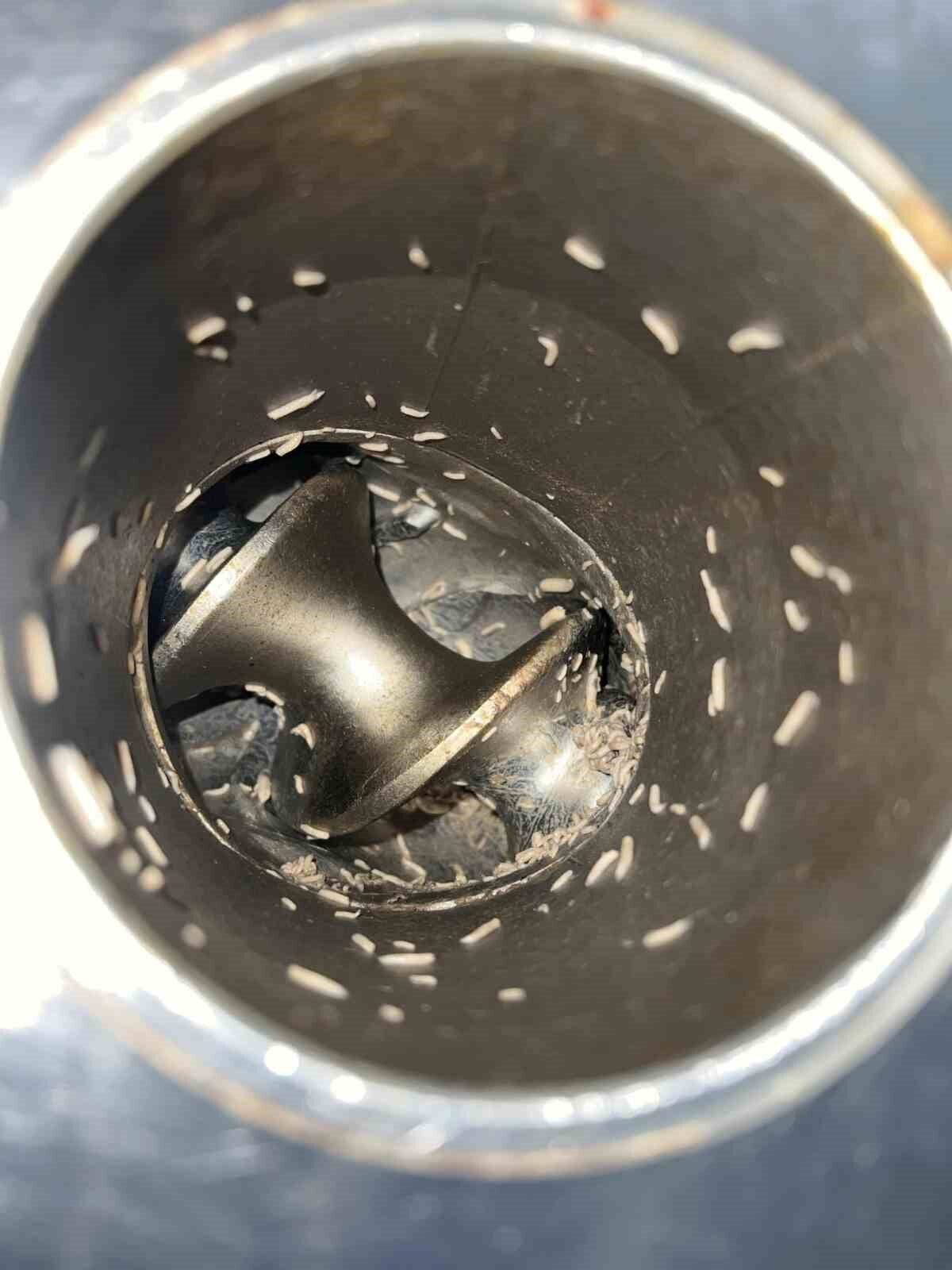 Çanakkale’nin Gökçeada ilçesinde bir şarküteride yapılan denetimlerde hijyen kurallarına uyulmadığı