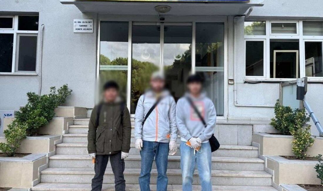 Çanakkale'de jandarma ekipleri, göçmen kaçakçılığına karşı düzenledikleri 10 operasyonda 3