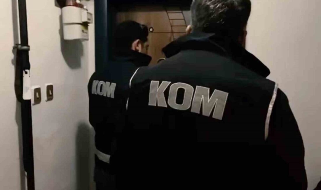 Çanakkale'de gerçekleştirilen iki ayrı operasyonda toplam 10 kişi gözaltına alındı.