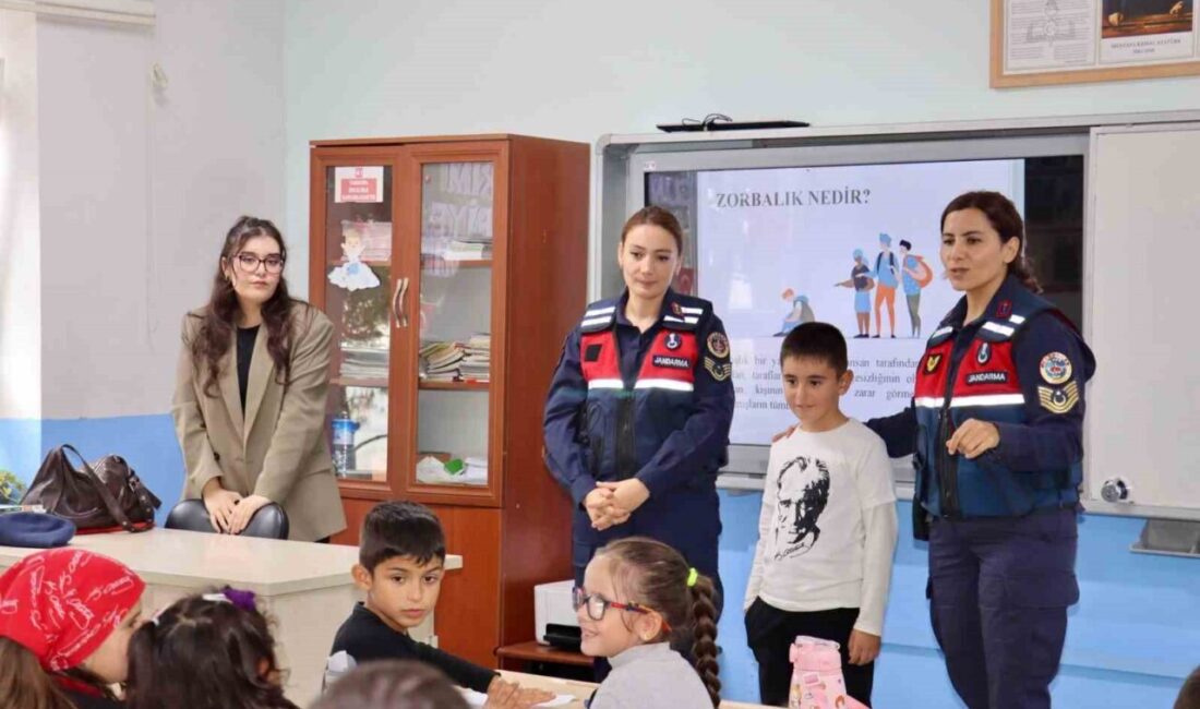 Çanakkale'de, İl Jandarma Komutanlığı ekipleri Erenköy İlköğretim Okulu öğrencilerine akran