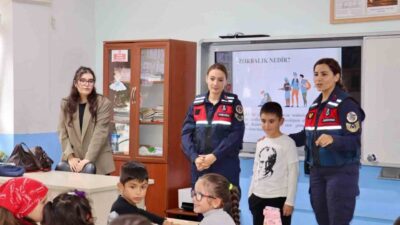 Çanakkale'de, İl Jandarma Komutanlığı ekipleri Erenköy İlköğretim Okulu öğrencilerine akran