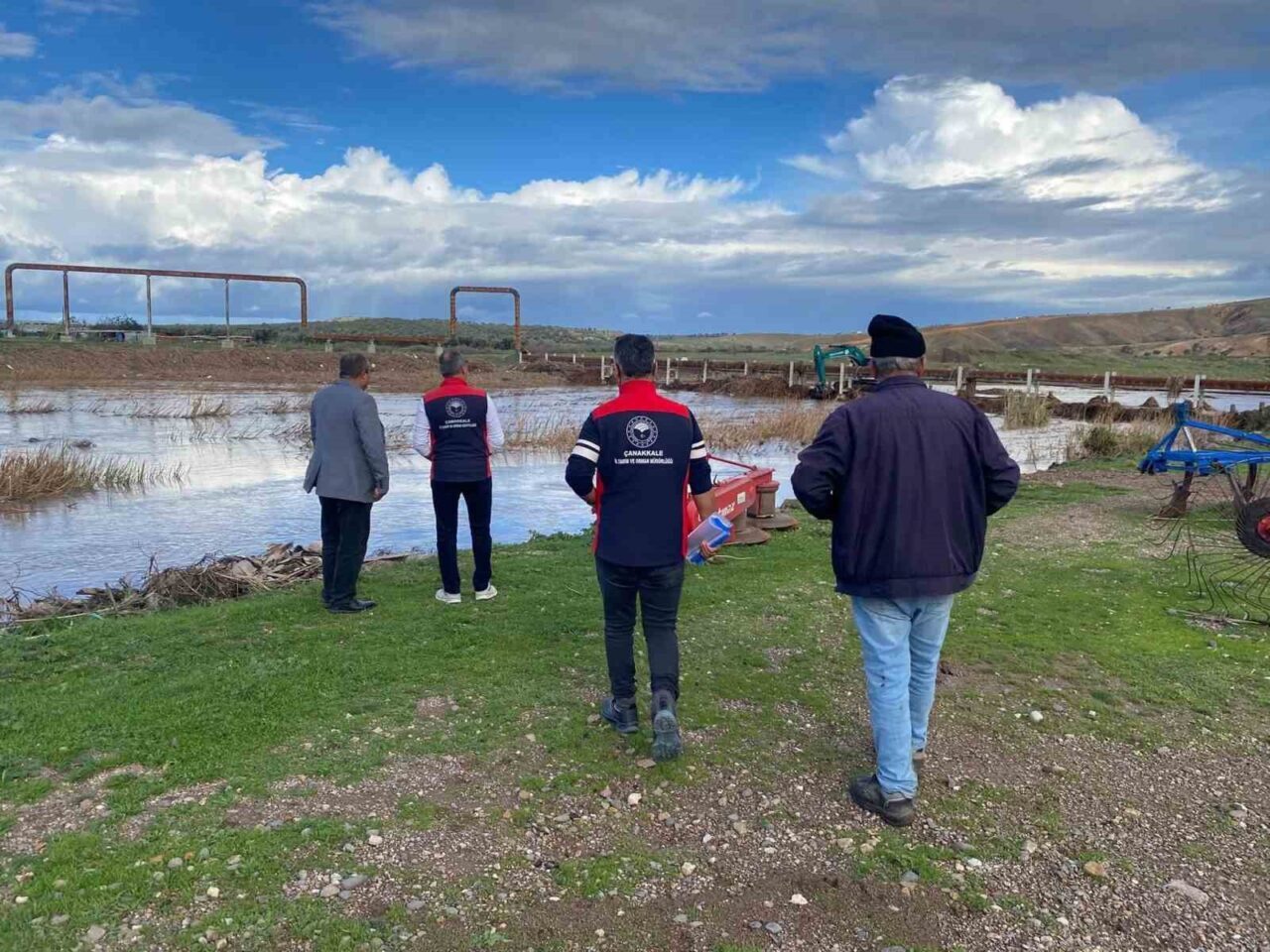 Çanakkale'de süren yağışlar nedeniyle olası zararları önlemek amacıyla, Çanakkale İl