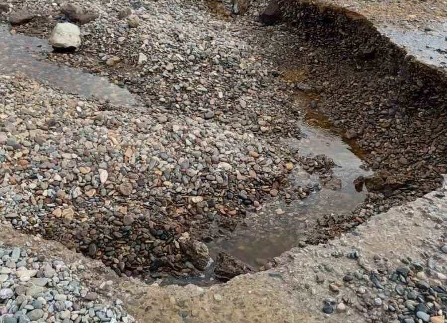Ayvacık’ta Yoğun Yağışlar Nedeniyle Kadırga Koyu Sahil Yolu Kullanıma Kapandı Çanakkale'nin Ayvacık ilçesinde süregelen şiddetli yağışlar, Kadırga Koyu sahil yolunun