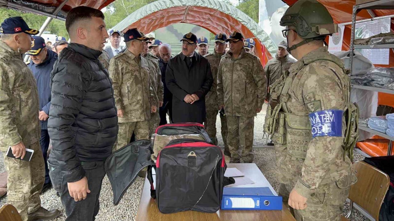 Çanakkale'deki 18. Mekanize Zırhlı Tugay Komutanlığı, 'Yıldırım-2025 Seferberlik Tatbikatı'nı gerçekleştirdi.