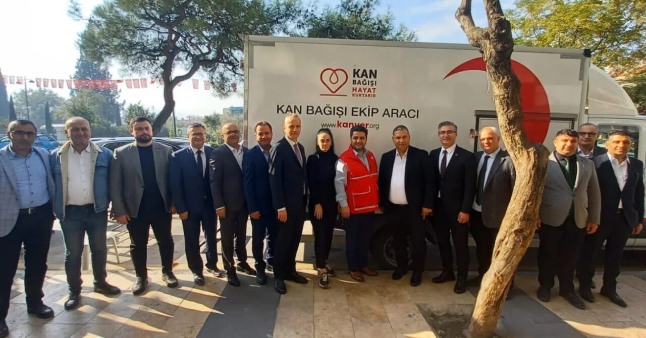 Manisa’da AK Parti Şehzadeler İlçe Başkanlığı ve Türk Kızılayı iş