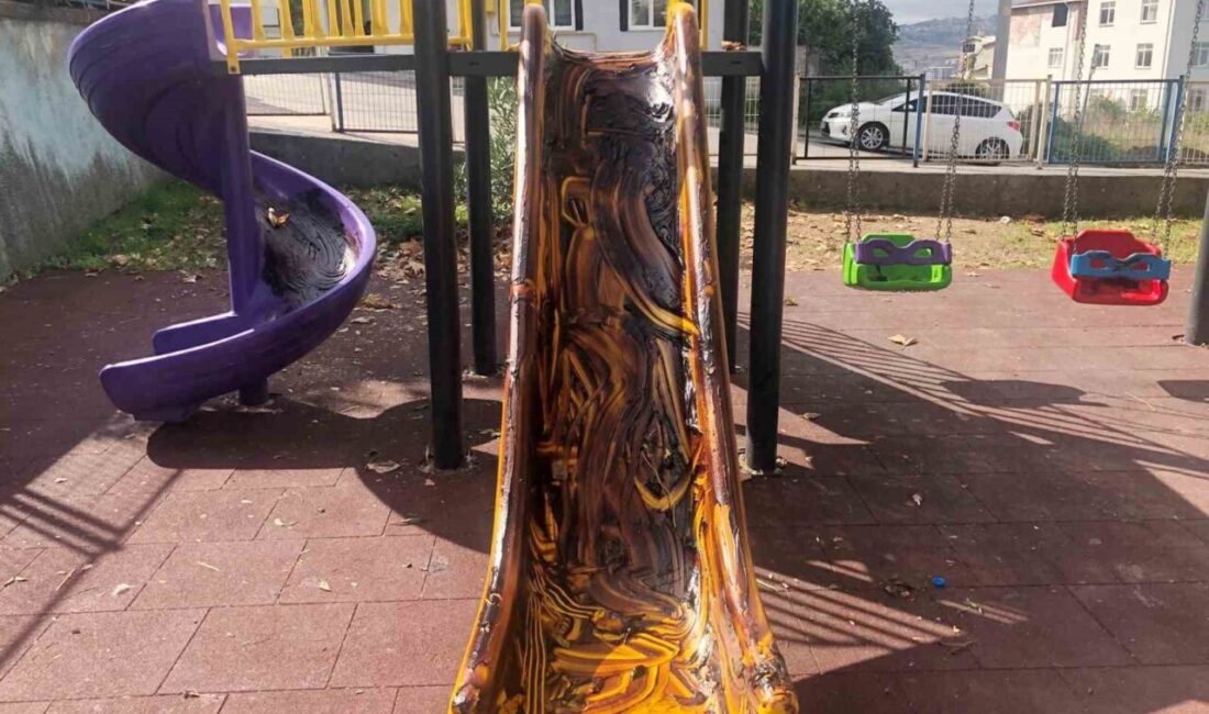 Samsun'un Canik ilçesindeki parklara kimliği belirsiz kişiler tarafından zarar verildi.
