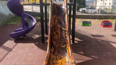 Samsun'un Canik ilçesindeki parklara kimliği belirsiz kişiler tarafından zarar verildi.