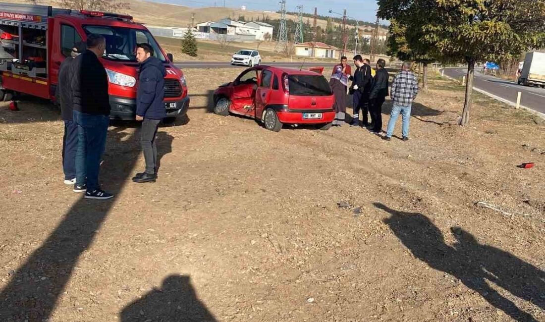 Çankırı’daki Trafik Kazasında Bir Kişi Hayatını Kaybetti, Dört Kişi Yaralandı Çankırı-Ankara karayolu Kızılırmak Kavşağı'nda meydana gelen kazada, E.S. yönetimindeki hafif