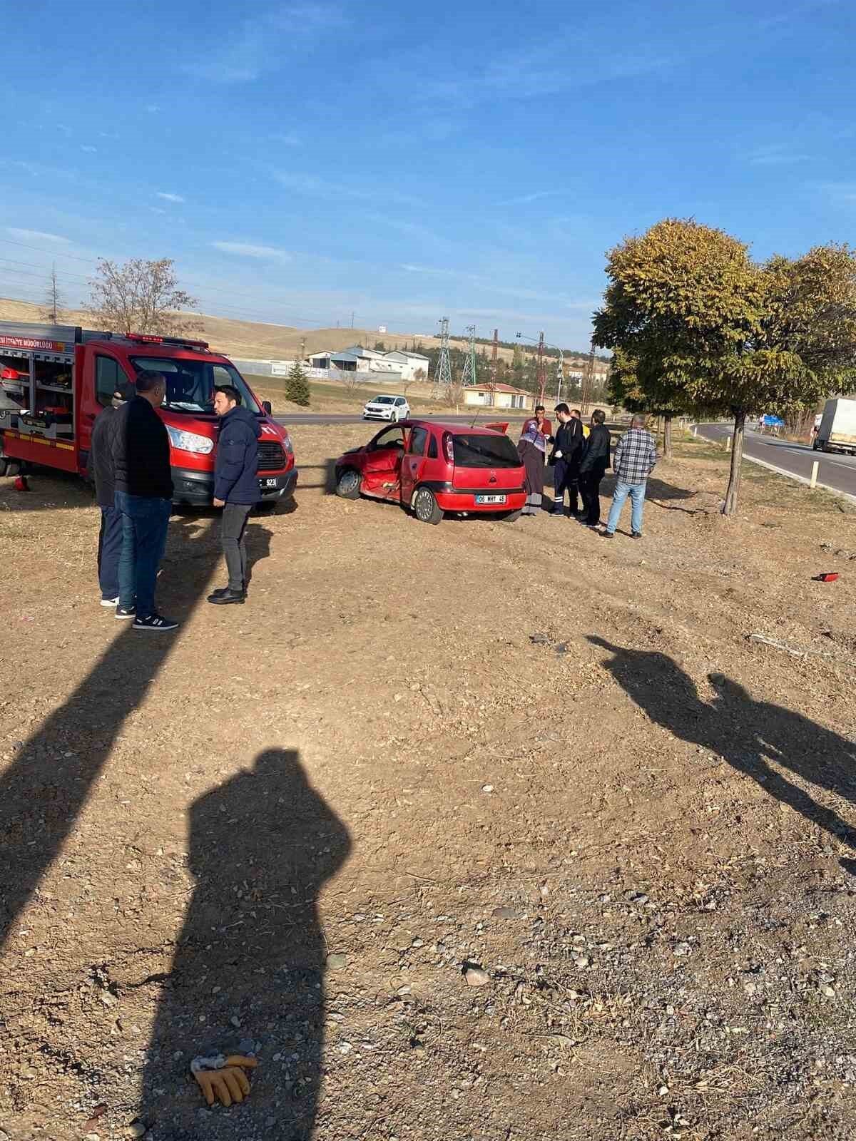 Çankırı-Ankara karayolu Kızılırmak Kavşağı'nda meydana gelen kazada, E.S. yönetimindeki hafif