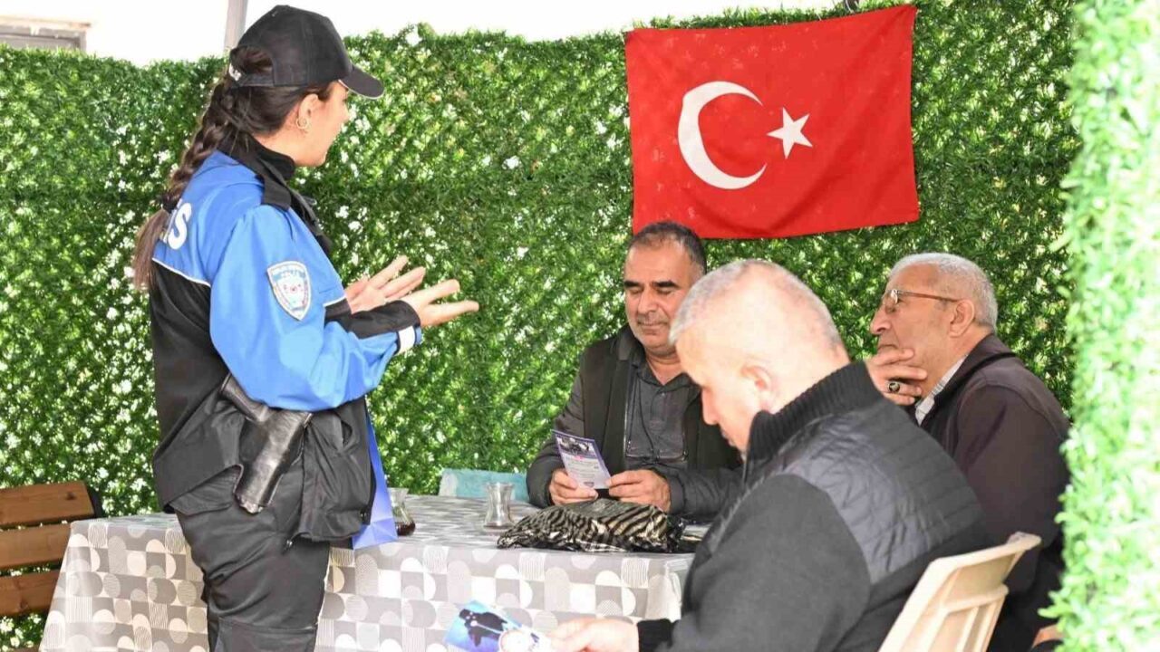 Çankırı'da polis, taksicilere dolandırıcılık konusunda bilgilendirme yaparak dikkat edilmesi gerekenleri