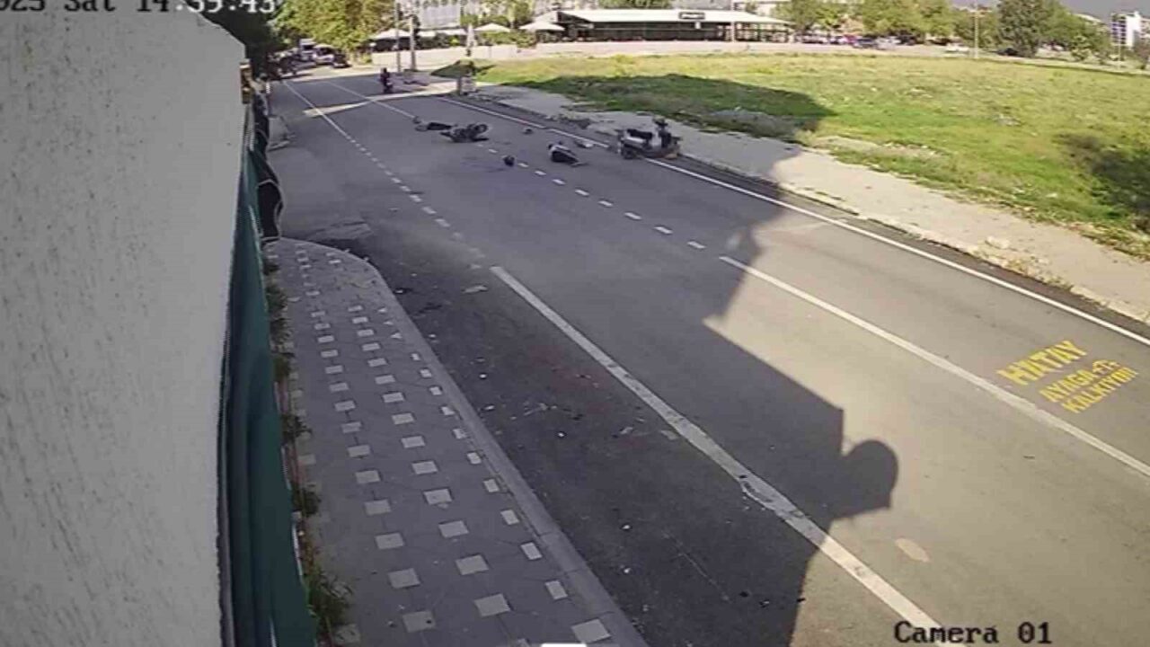 Hatay'ın Dörtyol ilçesinde, iki motosikletin çarpışması sonucu meydana gelen kazada