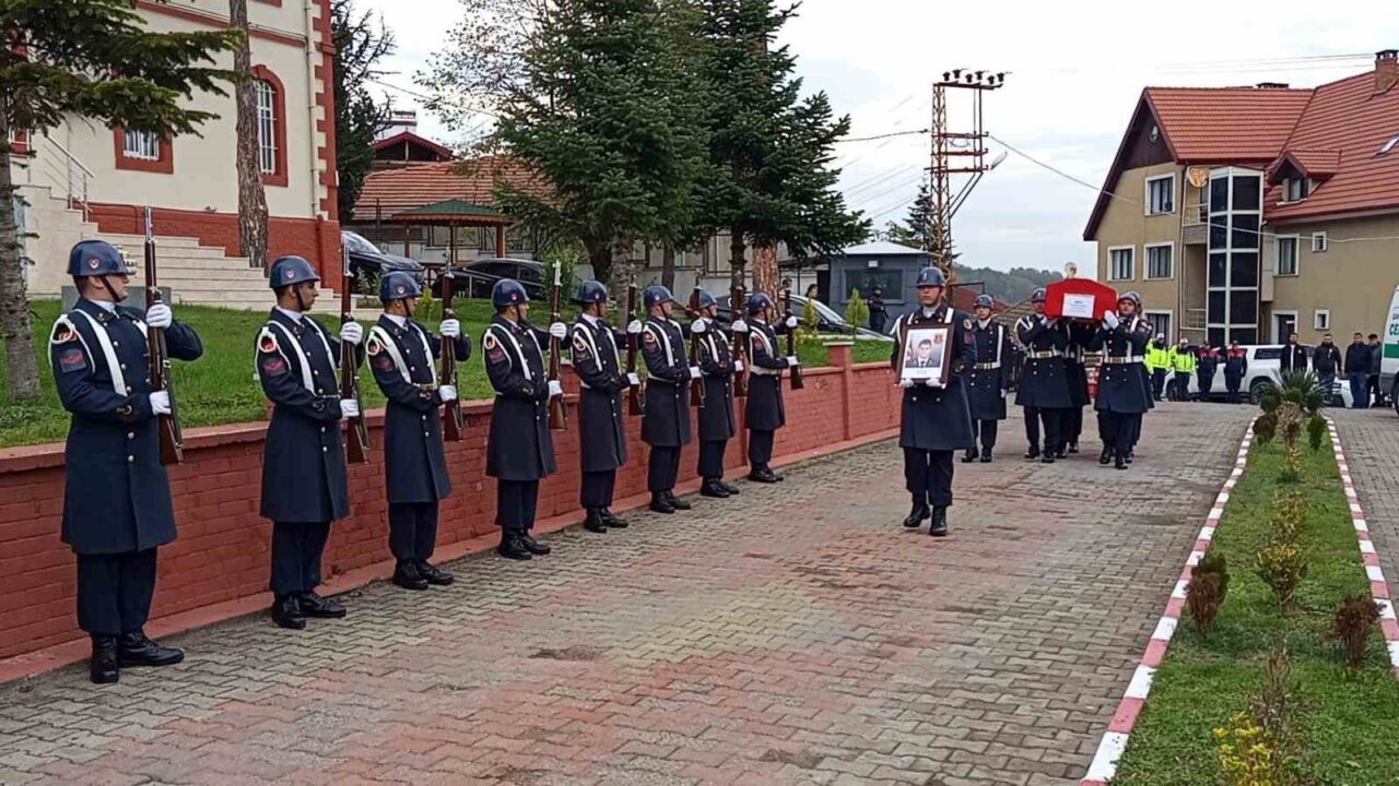 Zonguldak'ta, Çaycuma İlçe Jandarma Trafik Komutanlığı'nda görevli 53 yaşındaki Jandarma