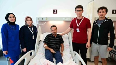 Antalya'da çekiç kullanırken gözüne metal parça isabet eden hastaya, Antalya