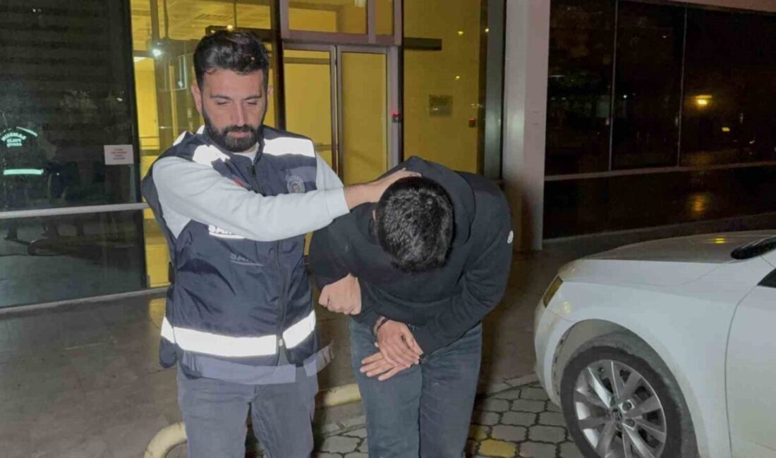 Samsun’da Tüfeğin Kazara Ateş Alması Sonucu Bir Genç Hayatını Kaybetti, 1 Kişi Tutuklandı Samsun'da bir aracın çekici üzerinde meydana gelen silahlı kaza sonucu