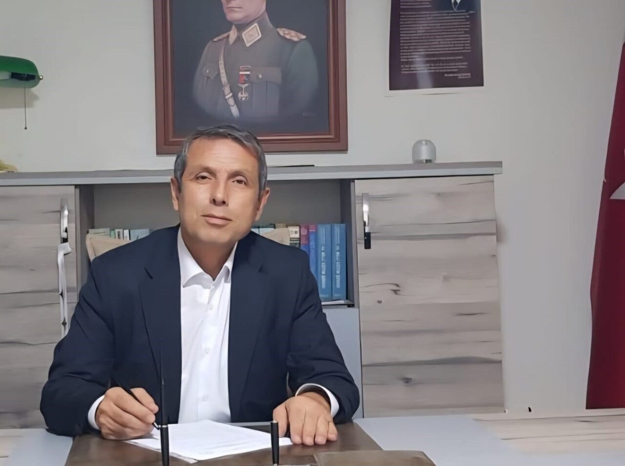 Demokrat Eğitimciler Sendikası Genel Başkanı İshak Çelebi, 25 Kasım'da kadınlara