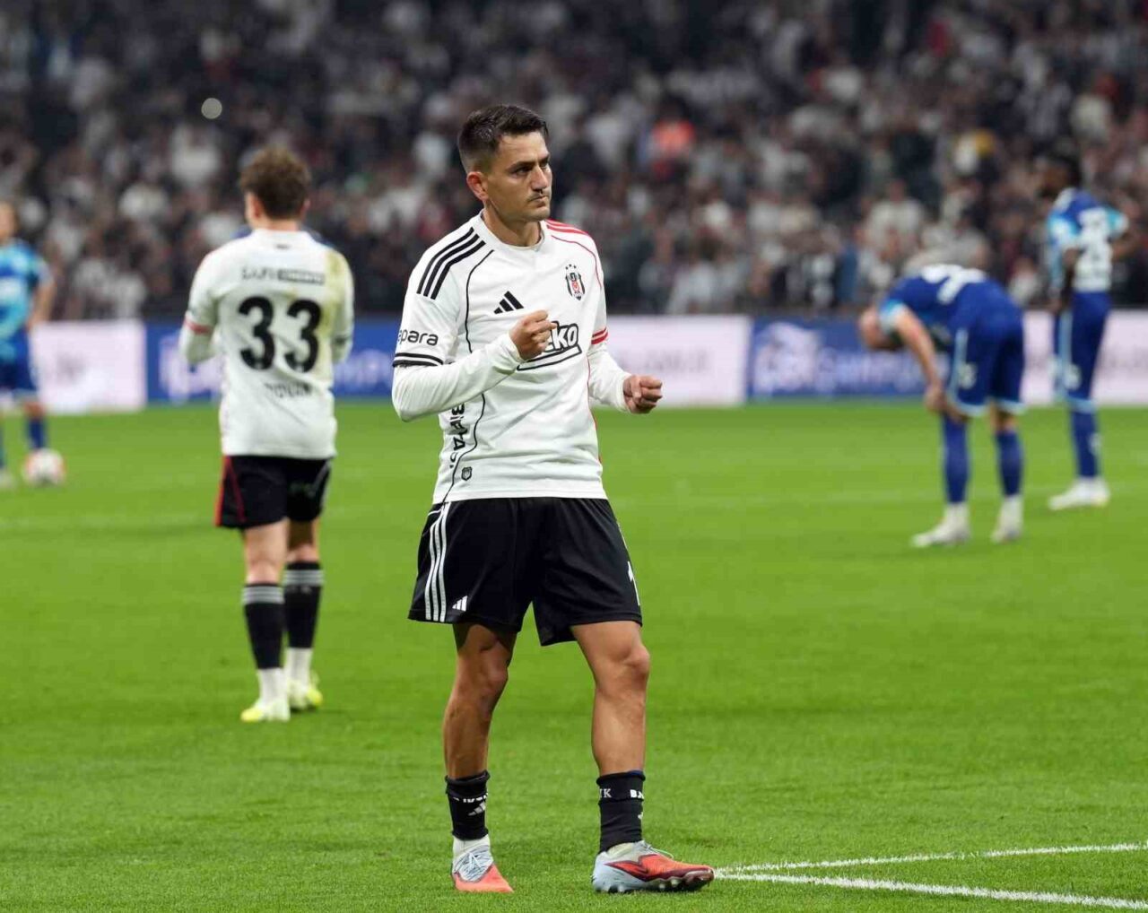 Beşiktaşlı Cengiz Ünder, Samsunspor ile oynanan maçta attığı golle takımının